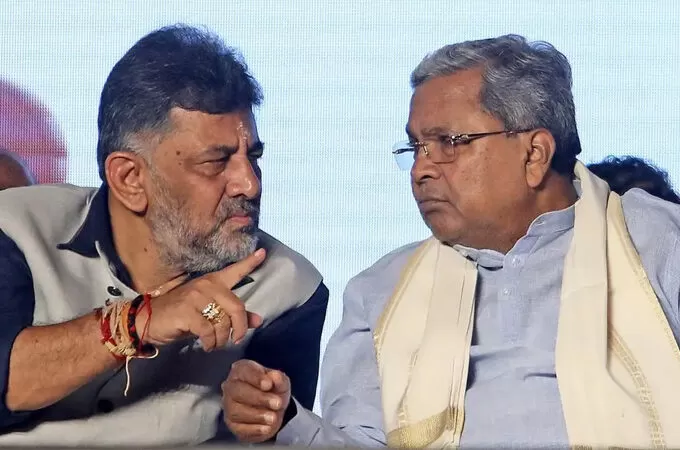 സിദ്ധരാമയ്യയും ഡി.കെ.ശിവകുമാറും ഡല്‍ഹിയില്‍ ഇന്ന് എഐസിസി നേതൃത്വവുമായി കൂടിക്കാഴ്ച നടത്തും