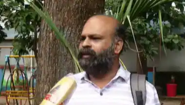 സിപിഎം നേതാക്കളുടെ ഭീഷണി കാരണം ജോലി ചെയ്യാൻ കഴിയുന്നില്ല’; മെഴുവേലി സെക്രട്ടറി ഇൻ – ചാർജ്