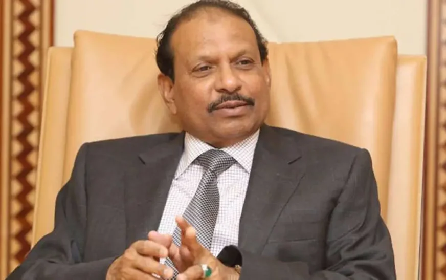 വി എസ് അച്യുതാനന്ദന് അന്തിമോപചാരം അർപ്പിച്ച്  എം എ യൂസഫലി