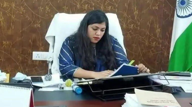 ഗൗതം ബുദ്ധ നഗറിലെ ആദ്യ വനിതാ ജില്ലാ മജിസ്ട്രേറ്റായി മേധ രൂപം ചുമതലയേറ്റു