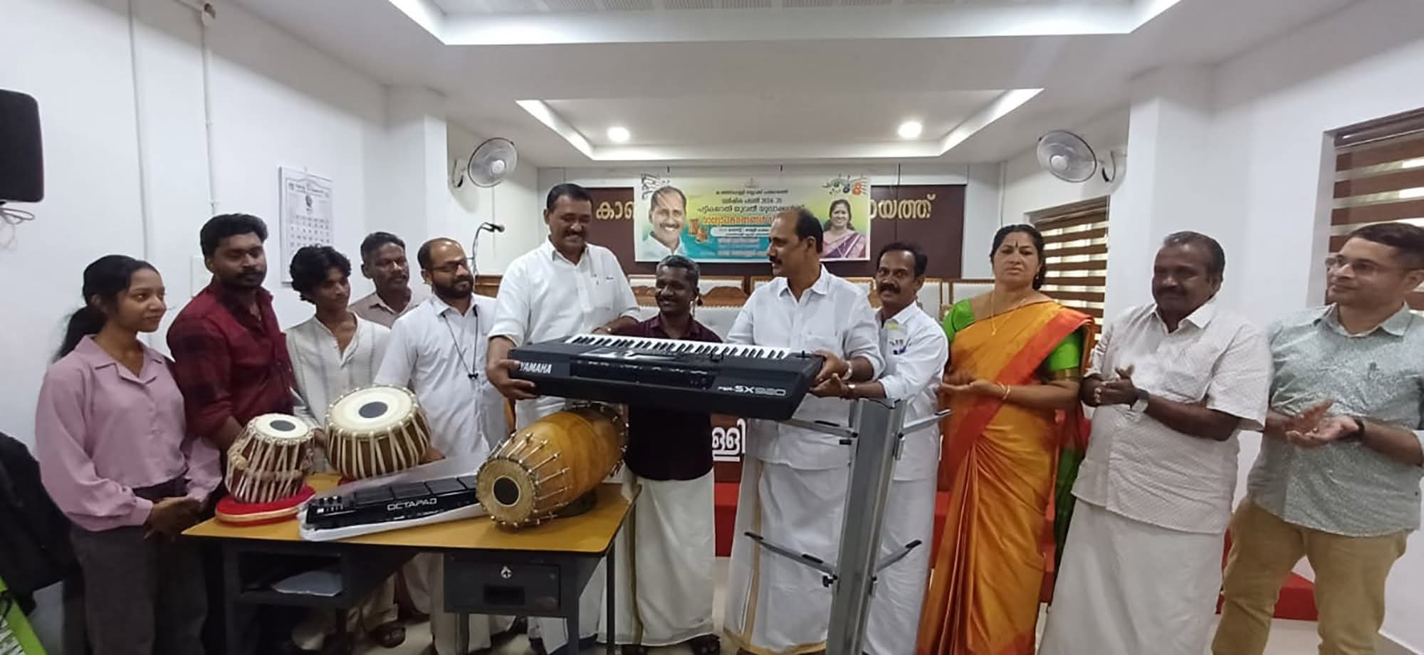 കലയെ കരുതുന്ന കൈകൾക്ക് വാദ്യങ്ങൾ സമ്മാനമായി: കാഞ്ഞിരപ്പളളിയിൽ സംഗീതോപകരണങ്ങൾ വിതരണം ചെയ്തു