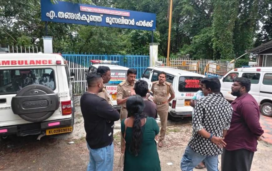 ആംബുലൻസുകൾക്കെതിരെ പരാതി: മിന്നൽ പരിശോധന നടത്തി എം വി ഡി
