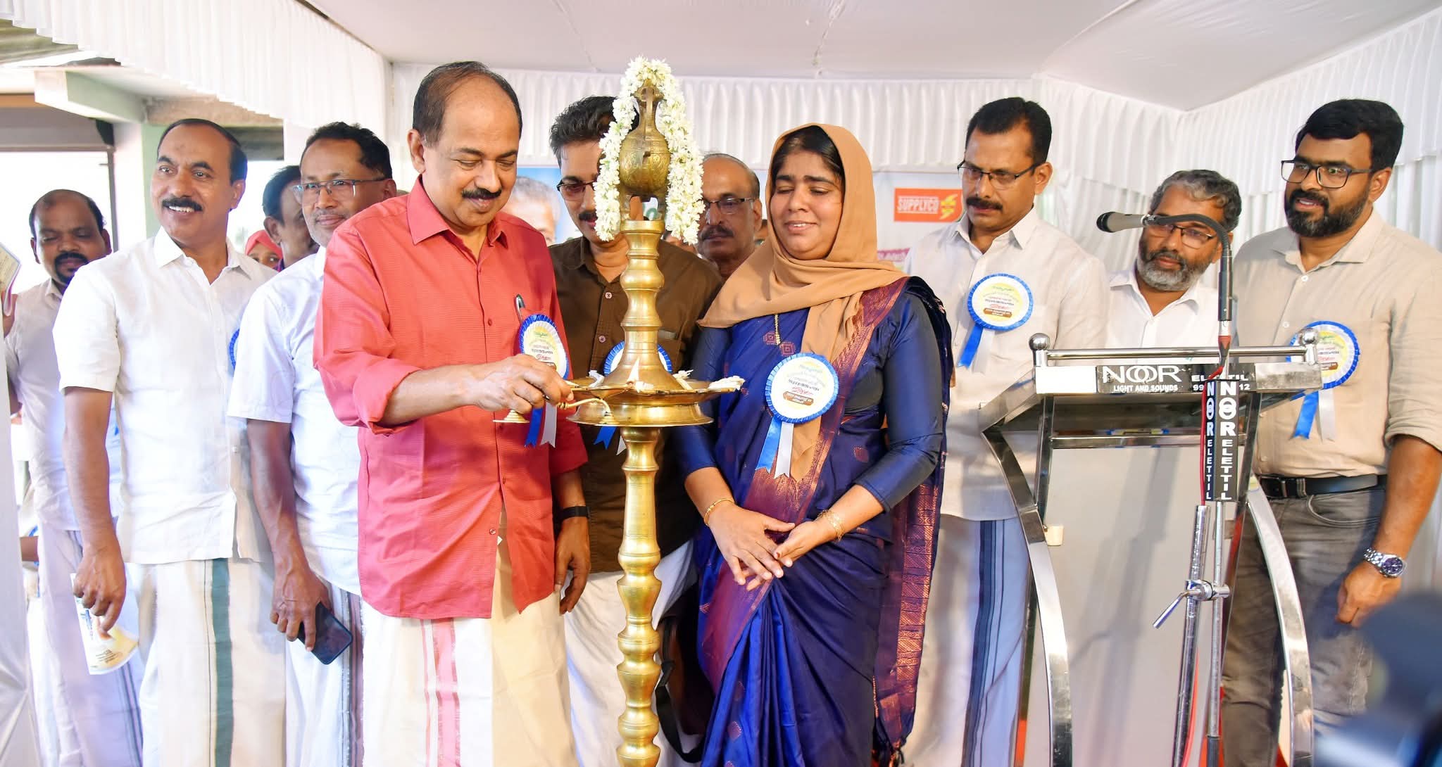 ഓണക്കാലത്ത് മുഴുവന്‍ കാര്‍ഡുടമകള്‍ക്കും മാവേലി സ്റ്റോര്‍ വഴി 25 രൂപക്ക് 20 കിലോ അരികൂടി ലഭ്യമാക്കും -മന്ത്രി ജി ആര്‍ അനില്‍     എളേറ്റില്‍ വട്ടോളി, കൈതപ്പൊയില്‍ മാവേലി സൂപ്പര്‍ സ്റ്റോറുകളുടെ ഉദ്ഘാടനം മന്ത്രി നിര്‍വഹിച്ചു
