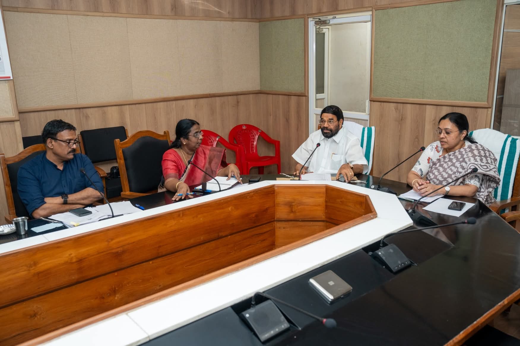 കോട്ടയം മെഡിക്കൽ കോളജ്   നിർമ്മാണ പ്രവർത്തനങ്ങൾ സമയബന്ധിതമായി പൂർത്തീകരിക്കാൻ മന്ത്രിതല യോഗത്തിൽ തീരുമാനം.