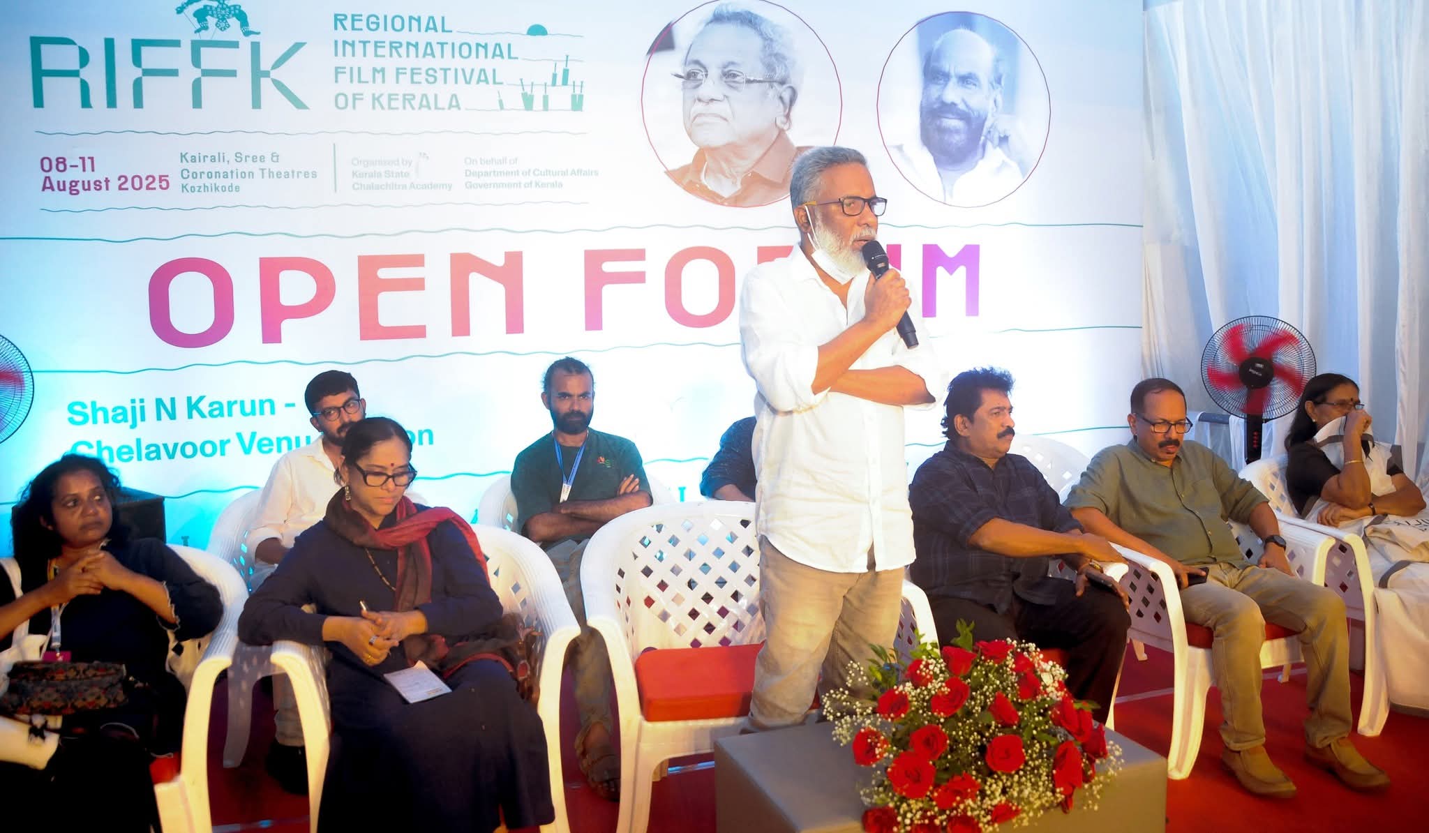 ഓപ്പൺ ഫോറങ്ങൾക്ക് തുടക്കം  സംവിധായകൻ ഷാജൂൺ കാര്യാൽ ഉദ്ഘാടനം ചെയ്തു