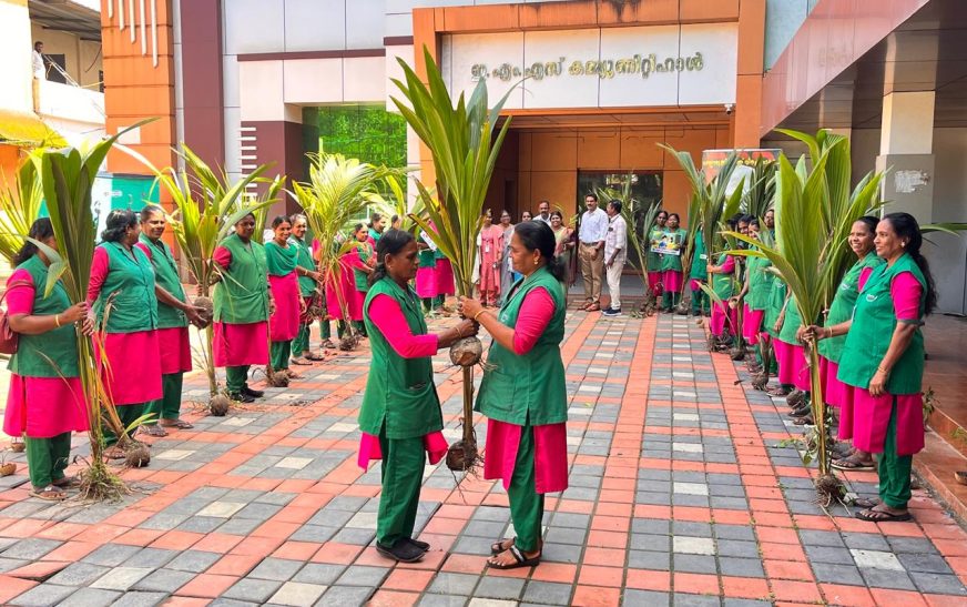 ലോക സൗഹൃദ ദിനത്തിൽ വൃക്ഷത്തൈ കൈമാറ്റവുമായി  ഹരിതകേരളം മിഷനും പുന്നപ്ര വടക്ക് പഞ്ചായത്തും
