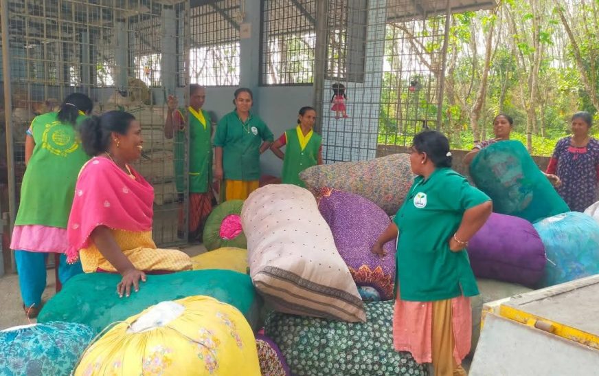 ഖര മാലിന്യ സംസ്കരണത്തിൽ മാതൃകയായി എടക്കാട്ടുവയൽ ഗ്രാമ പഞ്ചായത്തിലെ ഹരിത കർമ്മ സേന