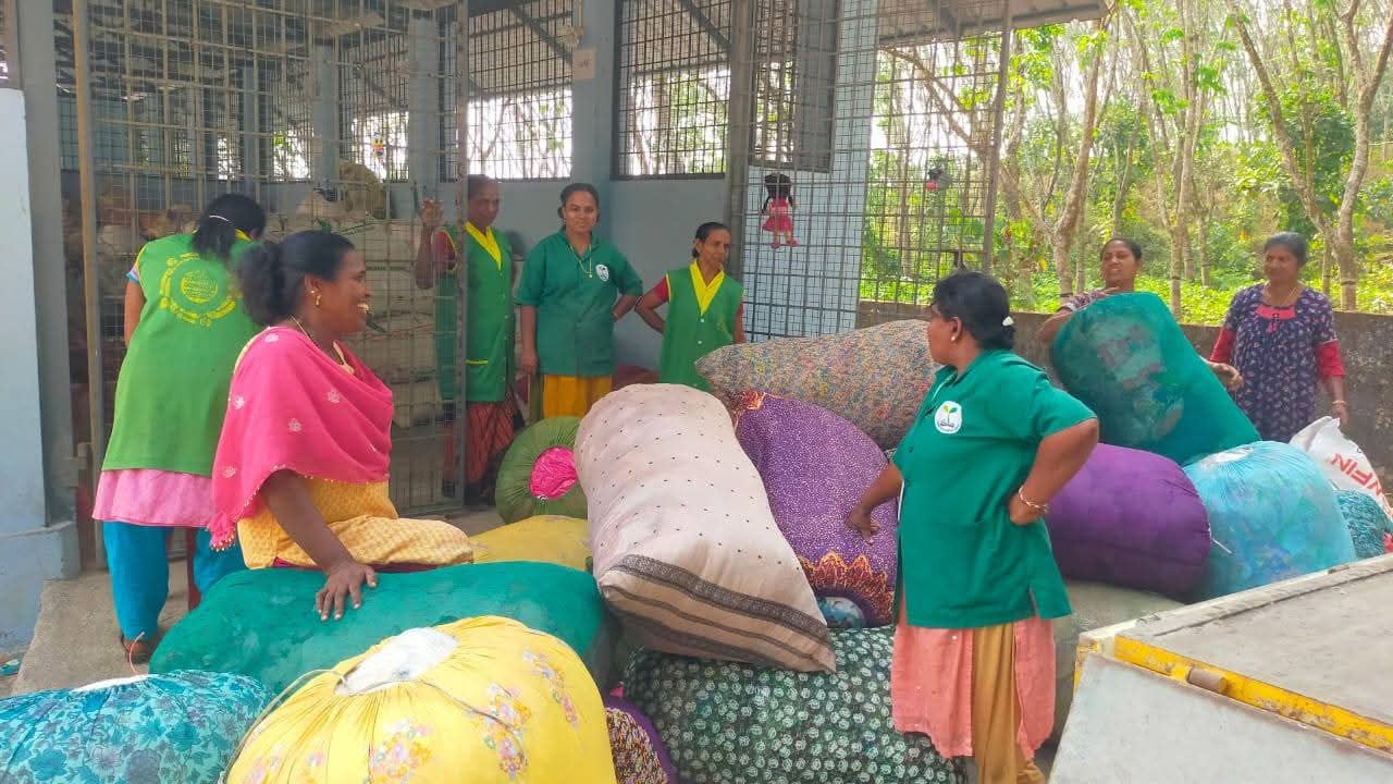 ഖര മാലിന്യ സംസ്കരണത്തിൽ മാതൃകയായി എടക്കാട്ടുവയൽ ഗ്രാമ പഞ്ചായത്തിലെ ഹരിത കർമ്മ സേന