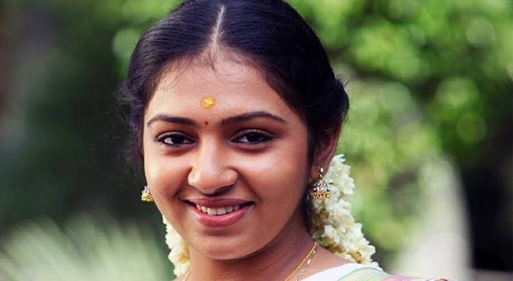 യുവാവിനെ തട്ടിക്കൊണ്ടുപോയി മർദ്ദിച്ച കേസ്; നടിയുടെ അറസ്റ്റ് തടഞ്ഞ് ഹൈക്കോടതി 