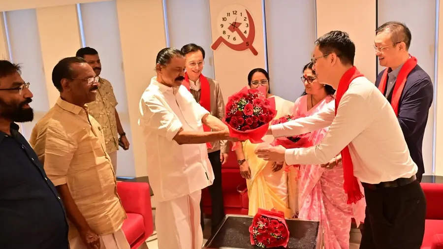 ചൈനീസ് കമ്മ്യൂണിസ്റ്റ് പാർട്ടി പ്രതിനിധികൾ എകെജി സെന്റർ സന്ദർശിച്ചു