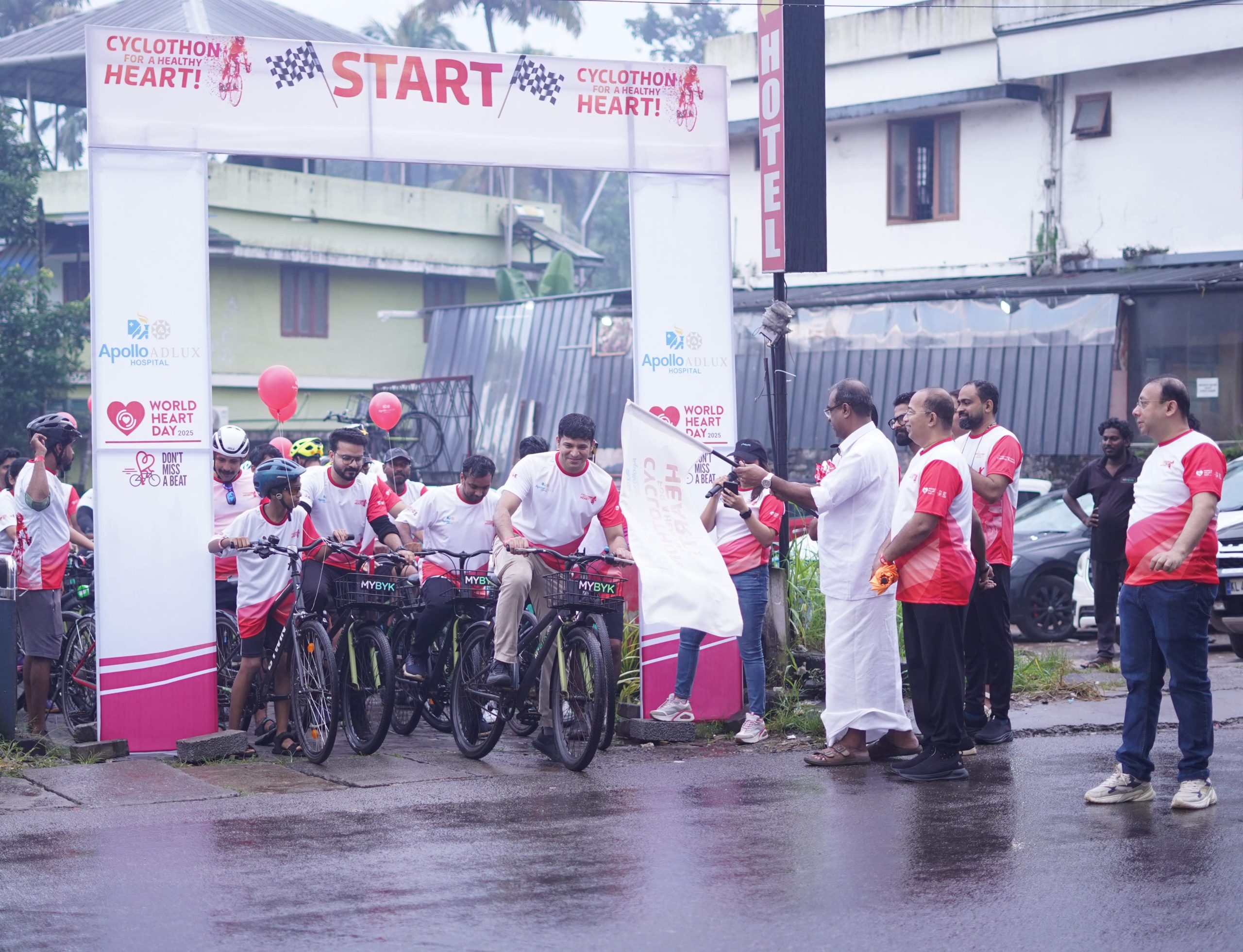 ലോക ഹൃദയ ദിനത്തോടനുബന്ധിച്ച് സൈക്ലത്തോൺ: ഹൃദയാരോഗ്യം ഓർമ്മിപ്പിച്ച് അങ്കമാലി അപ്പോളോ അഡ്‌ലക്‌സ് ഹോസ്പിറ്റൽ