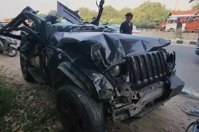 നിയന്ത്രണം വിട്ട മഹീന്ദ്ര ഥാർ ഡിവൈഡറിൽ ഇടിച്ചു; അഞ്ച് പേർക്ക് ദാരുണാന്ത്യം
