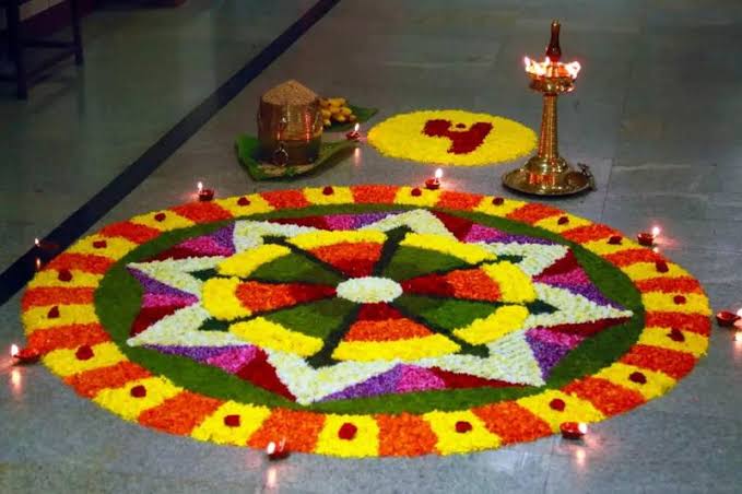 ഓണം പുലരാൻ മണിക്കൂറുകൾ മാത്രം; മലയാളികൾ ഇന്ന് ഉത്രാടപ്പാച്ചിൽ