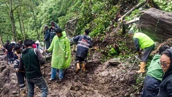 സിക്കിമിൽ ശക്തമായ മണ്ണിടിച്ചിലും മഴവെള്ളപ്പാച്ചിലും; നാല് മരണം, മൂന്ന് പേരെ കാണാതായി