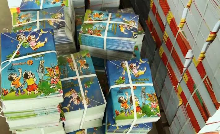 പാഠപുസ്‌തക അച്ചടിക്കായി ഫണ്ട് അനുവദിച്ച് സംസ്ഥാന സർക്കാർ
