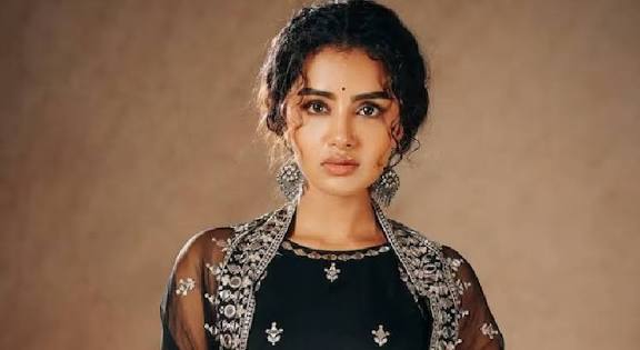 വ‍ഴക്കുണ്ടാകേണ്ടായെന്ന് കരുതി ആ മെസേജ് അവഗണിച്ചു, പിന്നീട് അറിഞ്ഞത് സുഹൃത്തിൻ്റെ മരണവാര്‍ത്ത: അനുപമ പരമേശ്വരൻ