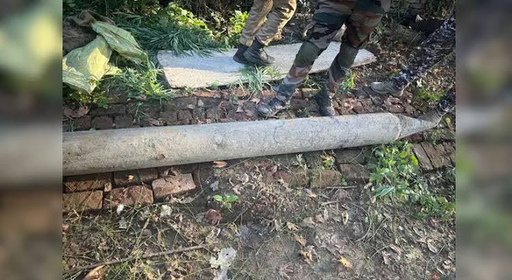 ദാൽ തടാകത്തിൽ നിന്ന് പാകിസ്ഥാൻ മിസൈലിൻ്റെ അവശിഷ്ടങ്ങൾ!