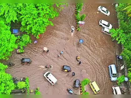 മഹാരാഷ്ട്രയിൽ കനത്ത മഴയും വെള്ളപ്പൊക്കവും;14 പേർ കുടുങ്ങിക്കിടക്കുന്നു