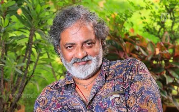 “എന്തിനു വേണ്ടിയാണ് മനുഷ്യരിങ്ങനെ ബലിയാകുന്നത്?” ടിവികെ കരൂർ റാലി ദുരന്തത്തിൽ കുറിപ്പുമായി ജോയ് മാത്യു