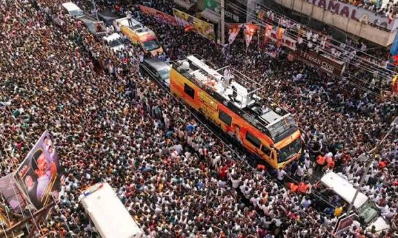 ടി.വി.കെ കരൂർ ദുരന്തം; മൂന്ന് നേതാക്കൾക്കെതിരെ കേസ് എടുത്ത് പോലീസ്