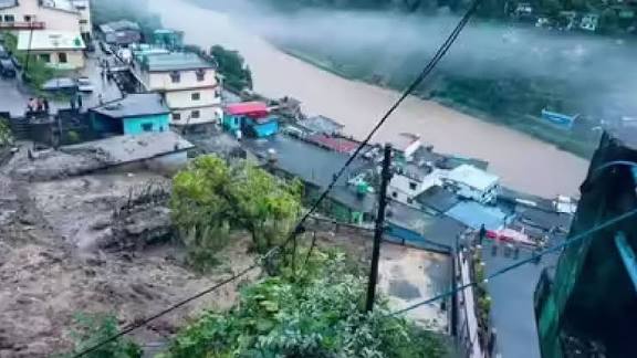 ഉത്തരാഖണ്ഡിൽ ഏഴ് പ്രദേശങ്ങളിൽ റെഡ് അലേർട്ട്: ചമോലി ജില്ലയിൽ മേഘവിസ്ഫോടനം; ഏഴ് പേരെ കാണാതായി