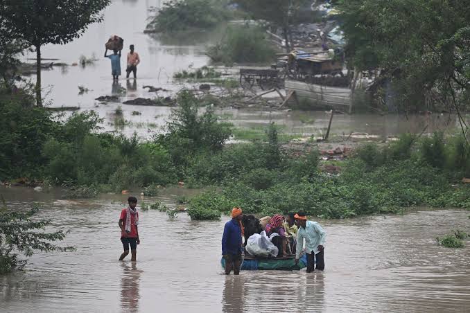 ഉത്തരേന്ത്യയിൽ മഴക്കെടുതി രൂക്ഷം; പ്രളയം ദുരന്തം വിതച്ച സംസ്ഥാനത്തിന് എല്ലാ സഹായവും നൽകുമെന്ന് കേന്ദ്രമന്ത്രി
