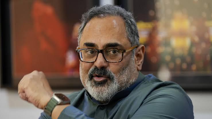പൂക്കള വിഷയം; ഈ എഫ് ഐ ആറിനെയും നാണംകെട്ട പ്രീണന രാഷ്ട്രീയത്തെയും ഓരോ മലയാളിയും എതിർക്കും: ബി ജെ പി സംസ്‌ഥാന അധ്യക്ഷൻ