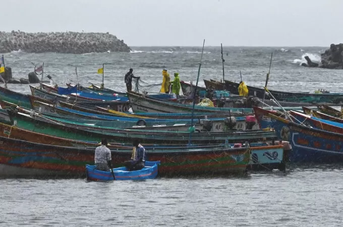 മോശം കാലാവസ്ഥ: കേരള – കർണാടക – ലക്ഷദ്വീപ് തീരങ്ങളിൽ മത്സ്യത്തൊഴിലാളികൾക്ക് ജാഗ്രത നിർദേശം
