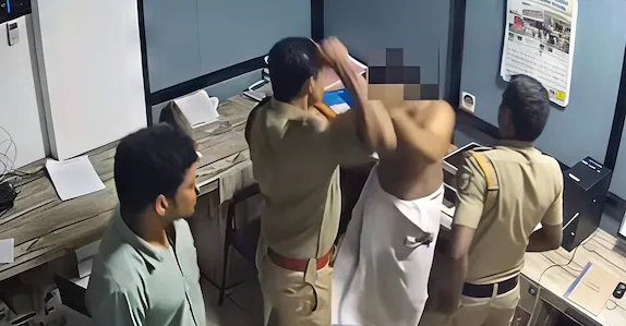 സ്റ്റേഷനിൽ യൂത്ത് കോൺഗ്രസ് നേതാവിനെ മർദ്ദിച്ച സംഭവം; പോലീസുകാരെ സ്ഥലം മാറ്റി,ഇൻക്രിമെന്റ് കട്ട് ചെയ്തു; റിപ്പോർട്ട്‌