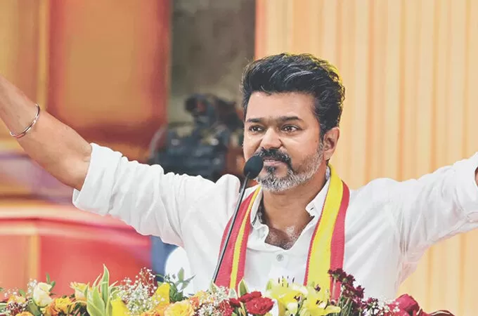 സംസ്ഥാന വ്യാപക ‘മീറ്റ് ദി പീപ്പിള്‍’ പര്യടനം:  പുതിയ നീക്കവുമായി വിജയ്