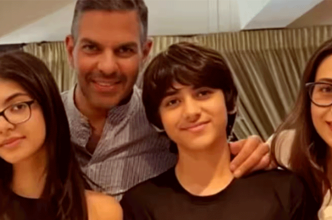 karishma-kapoor-and-family-680x450