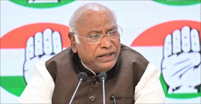 “ബിജെപി ‘ഷോപ്പിങ്’ തിരക്കിൽ; രാജ്യത്ത് പണപ്പെരുപ്പം, വിദേശ നിക്ഷേപകർ നമ്മെ ഉപേക്ഷിക്കുന്നു, യുവാക്കൾക്കു ജോലിയില്ല, തൊഴിലില്ലായ്മ രൂക്ഷം” – വിമർശിച്ച് മല്ലികാർജുൻ ഖർഗെ
