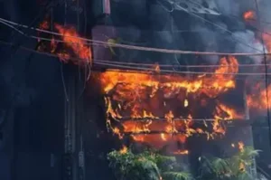delhi-fire-680x450