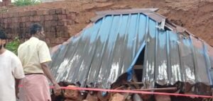 kasaragod-wall-collapsed